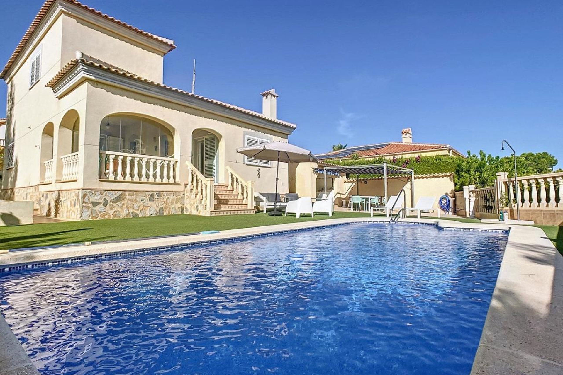 Resale - Villa -
Pinar de Campoverde - Inland