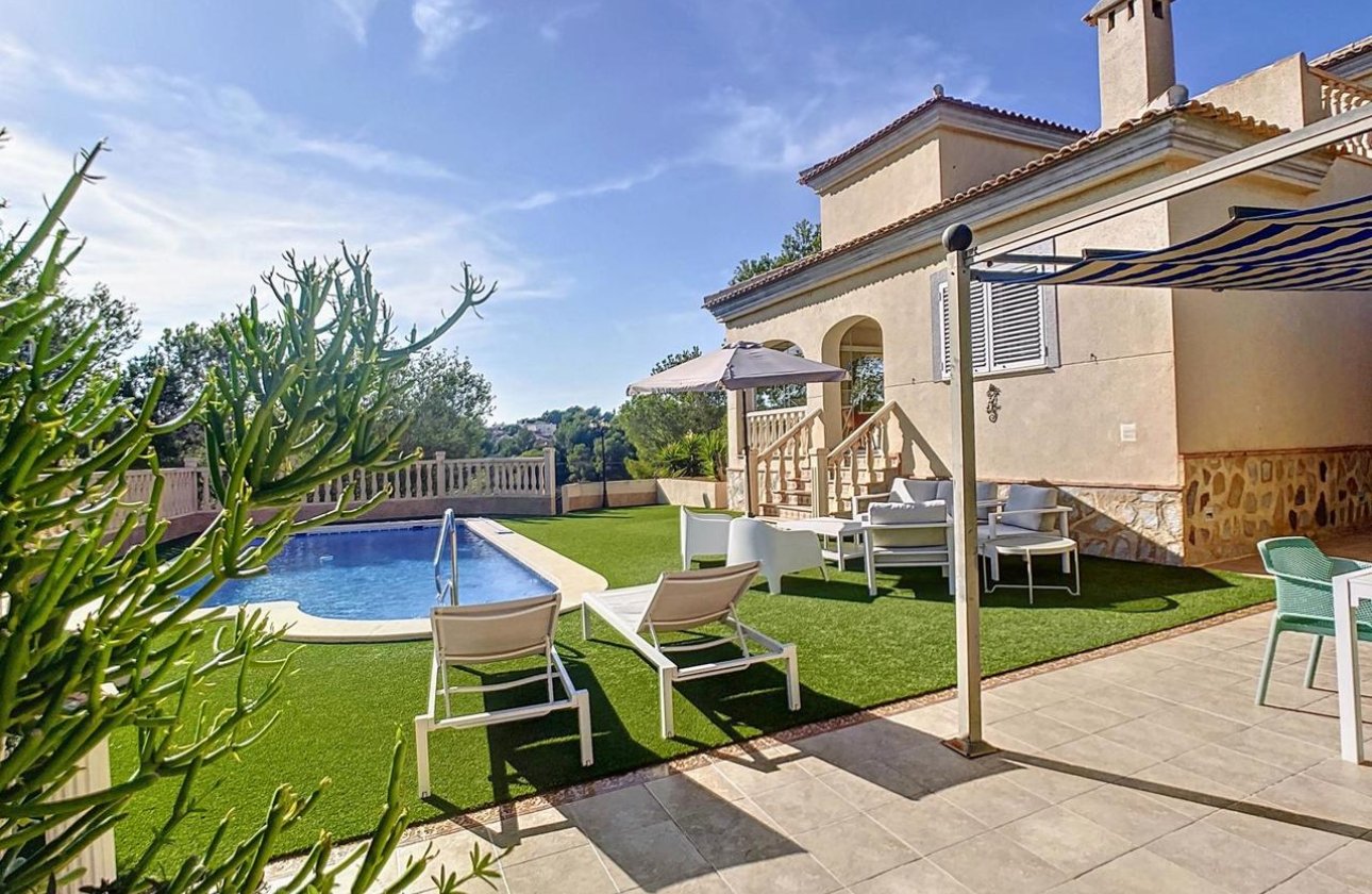 Resale - Villa -
Pinar de Campoverde - Inland