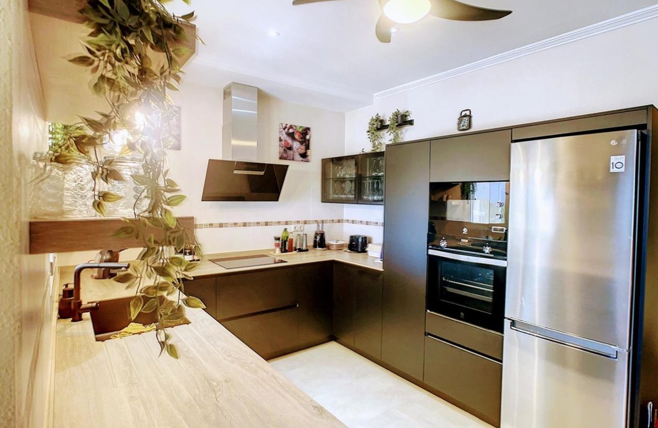 Resale - Villa -
Pinar de Campoverde - Inland
