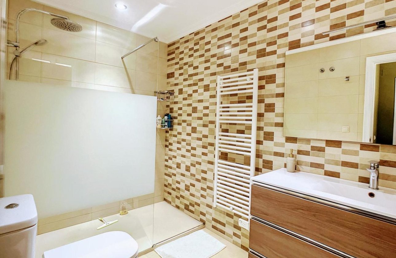 Resale - Villa -
Pinar de Campoverde - Inland