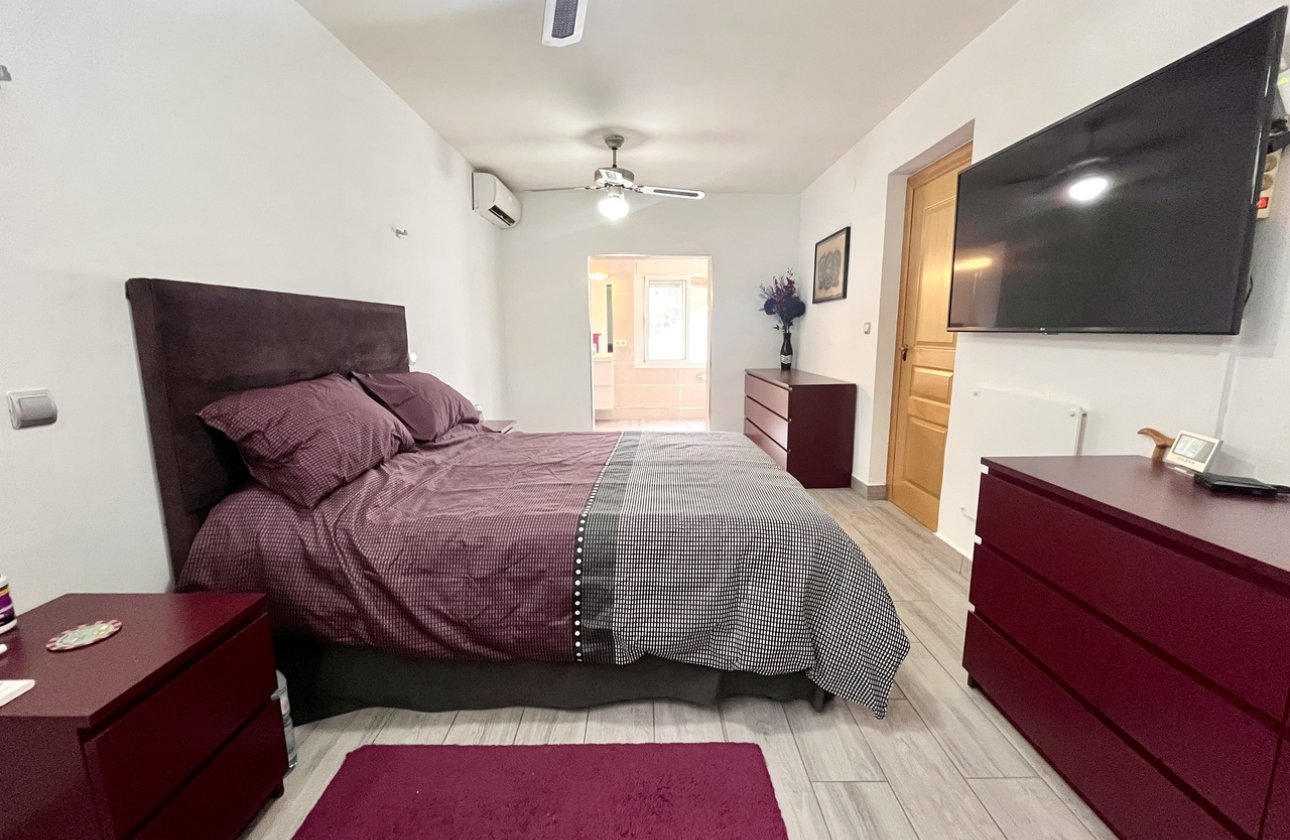 Resale - Villa -
Pinar de Campoverde - Inland