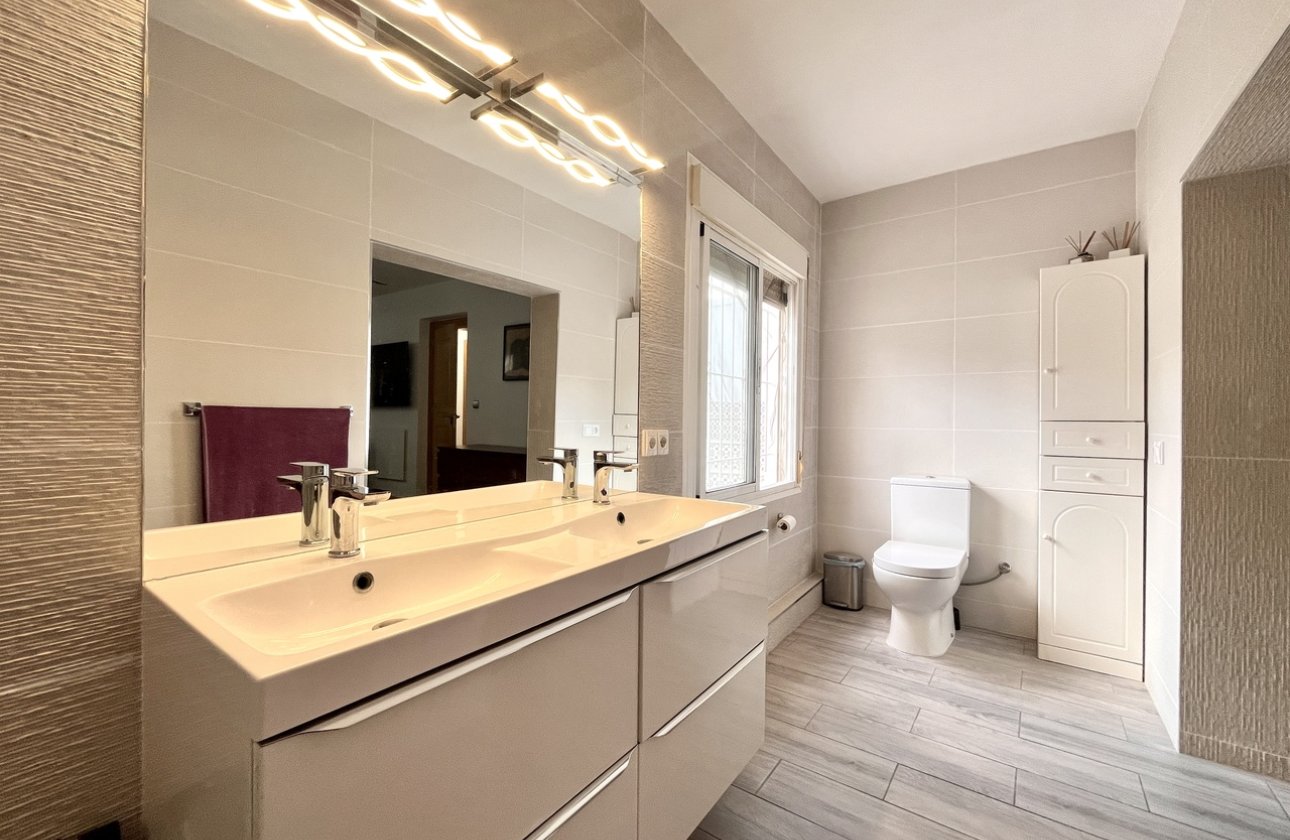 Resale - Villa -
Pinar de Campoverde - Inland