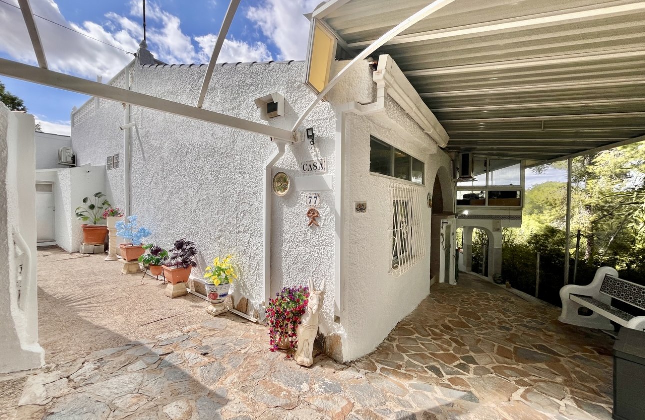 Resale - Villa -
Pinar de Campoverde - Inland