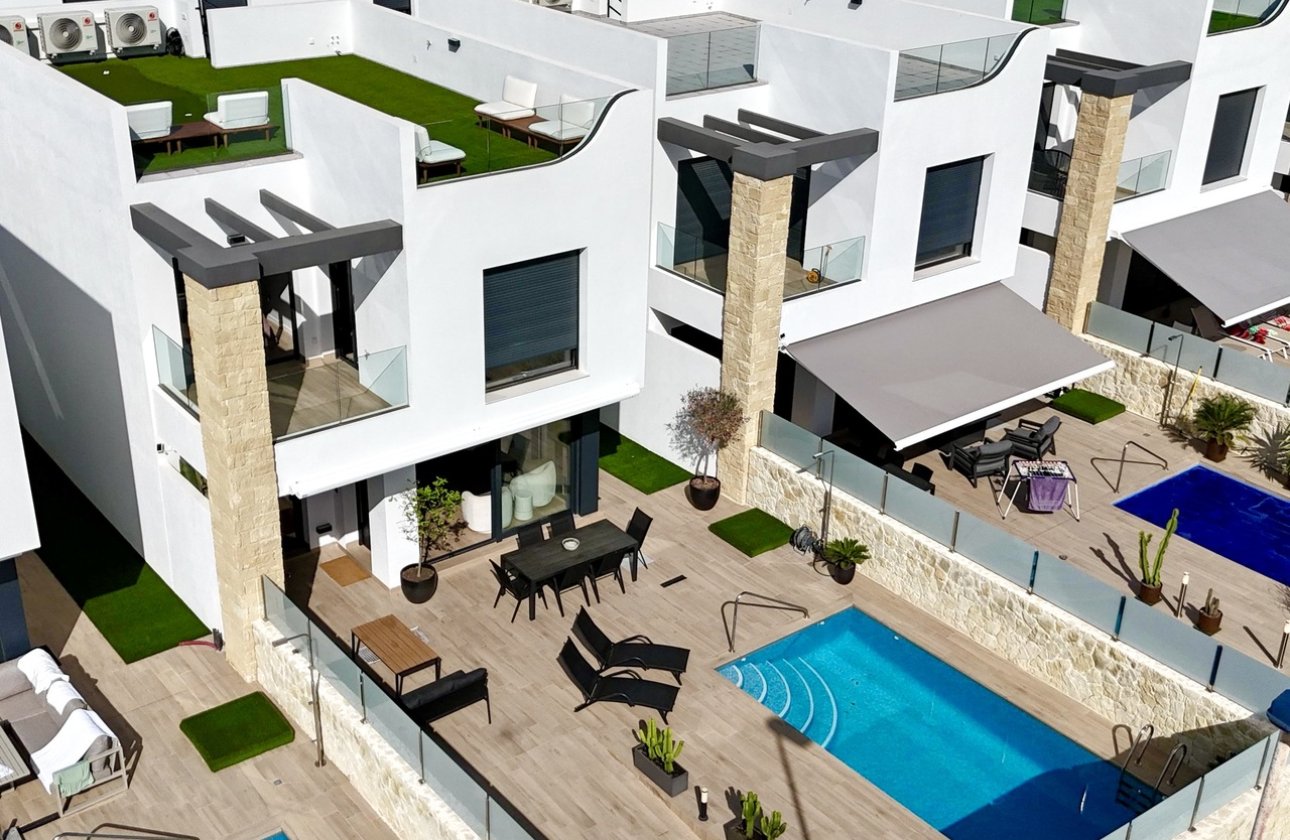 Resale - Villa -
Punta Prima - Costa Blanca