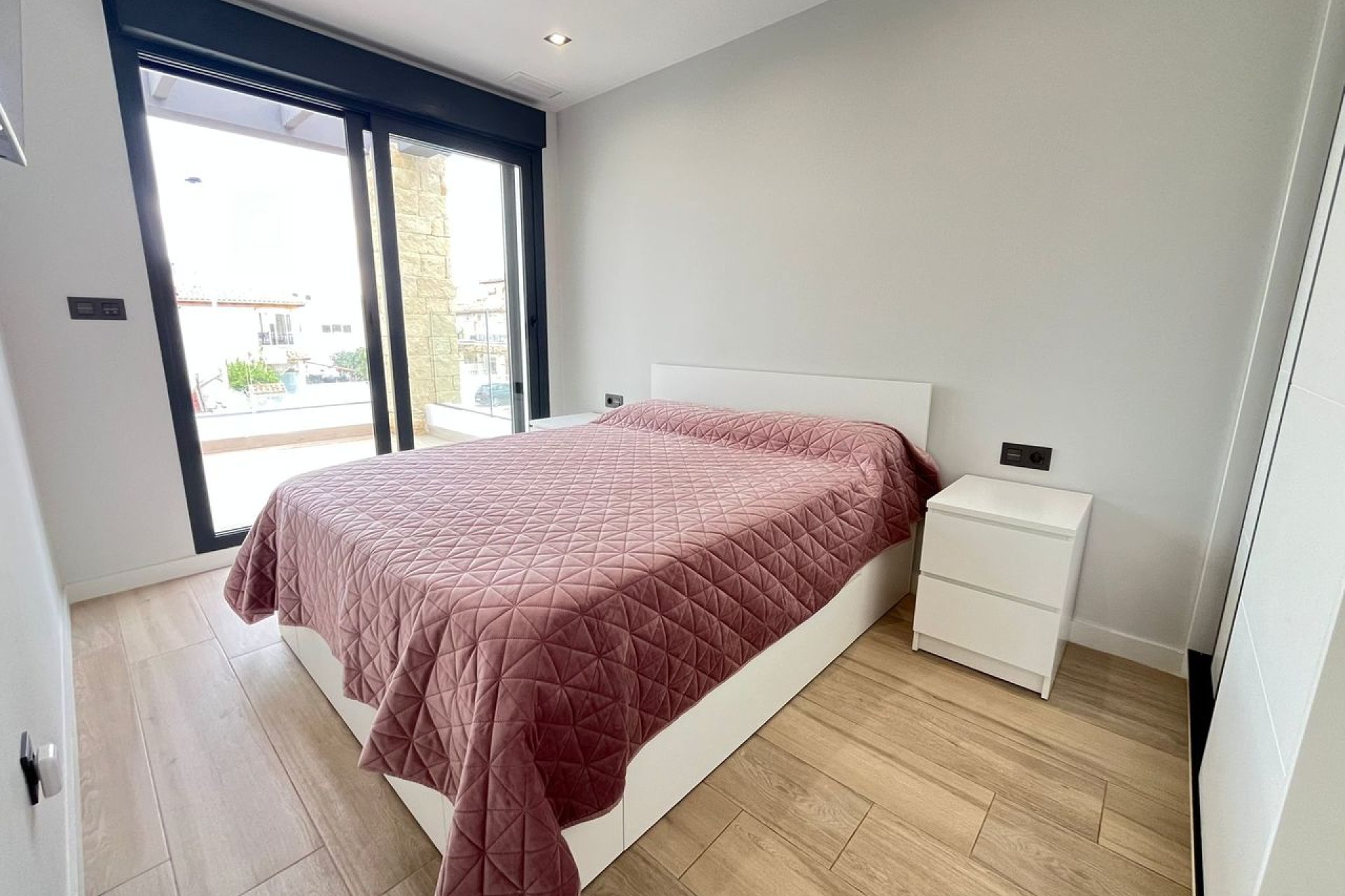 Resale - Villa -
Punta Prima - Costa Blanca