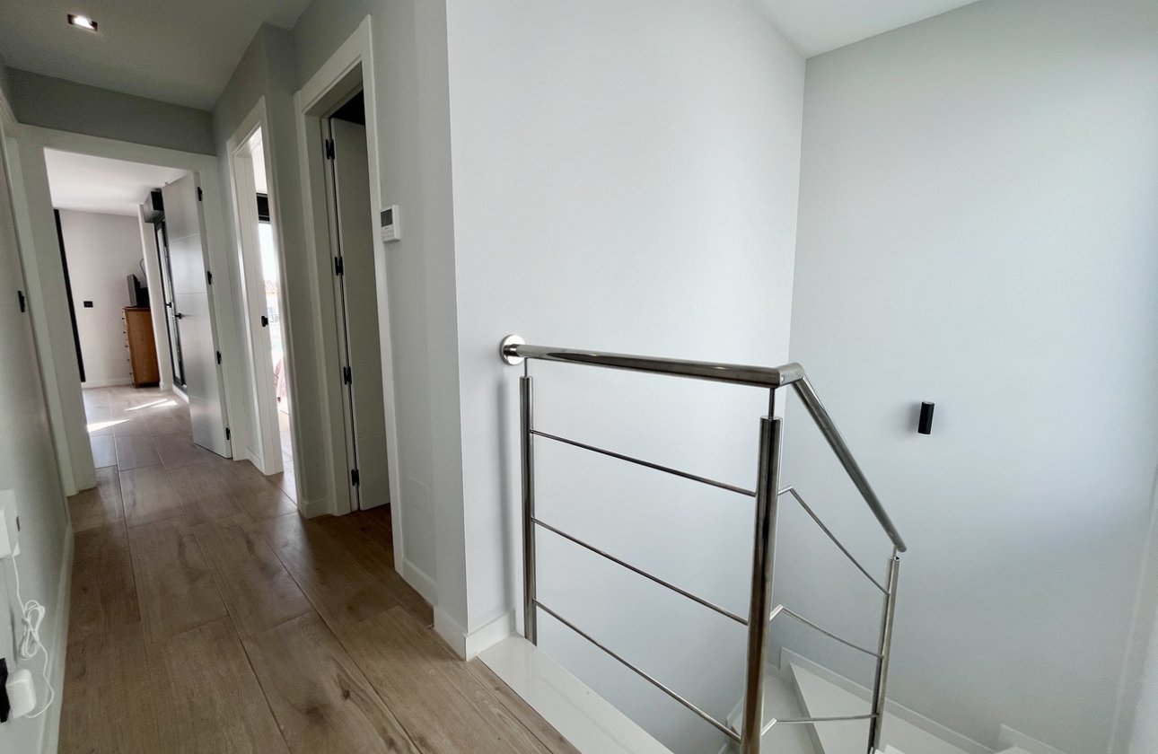 Resale - Villa -
Punta Prima - Costa Blanca