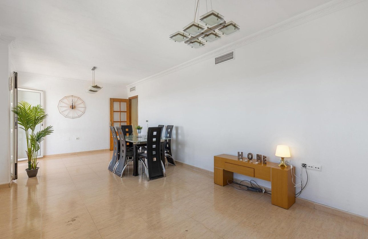 Resale - Villa -
Rojales - Campo De Golf La Marquesa