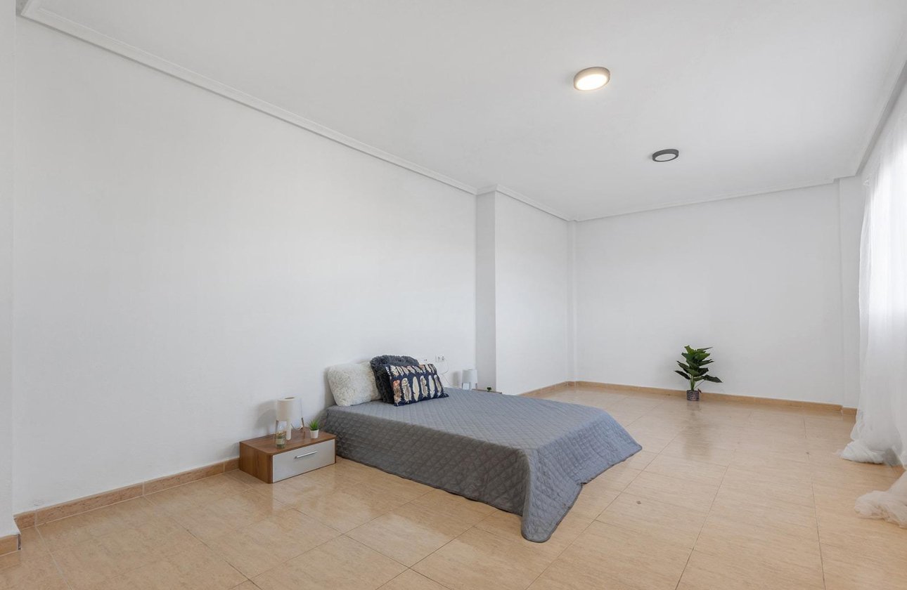 Resale - Villa -
Rojales - Campo De Golf La Marquesa