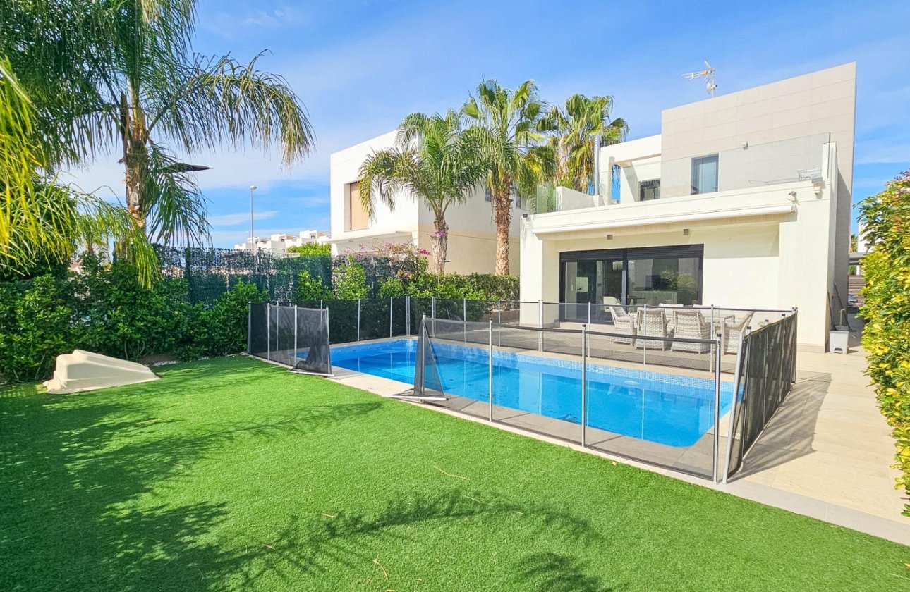 Resale - Villa -
Rojales - Cuidad Quesada