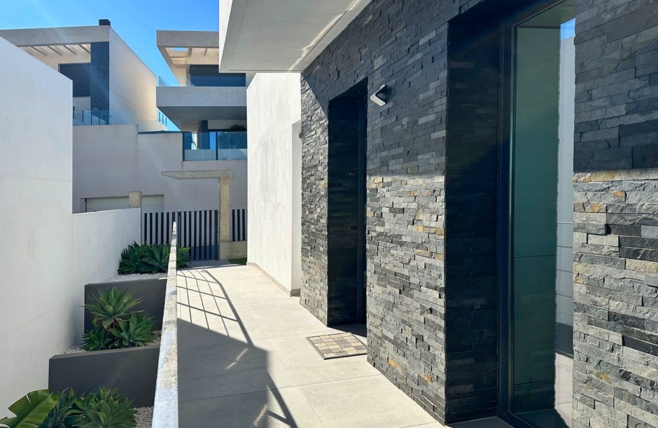 Resale - Villa -
Rojales - Inland