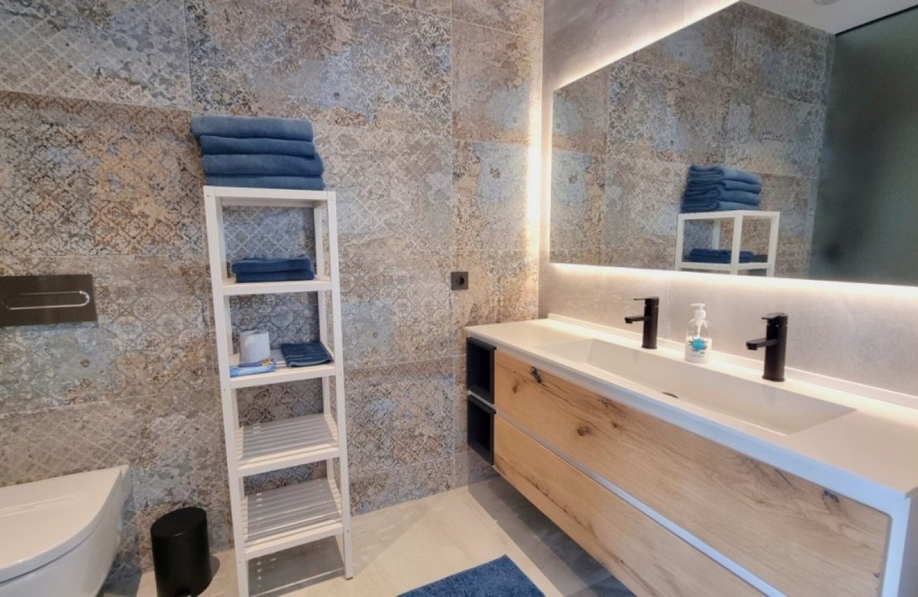 Resale - Villa -
Rojales - Inland