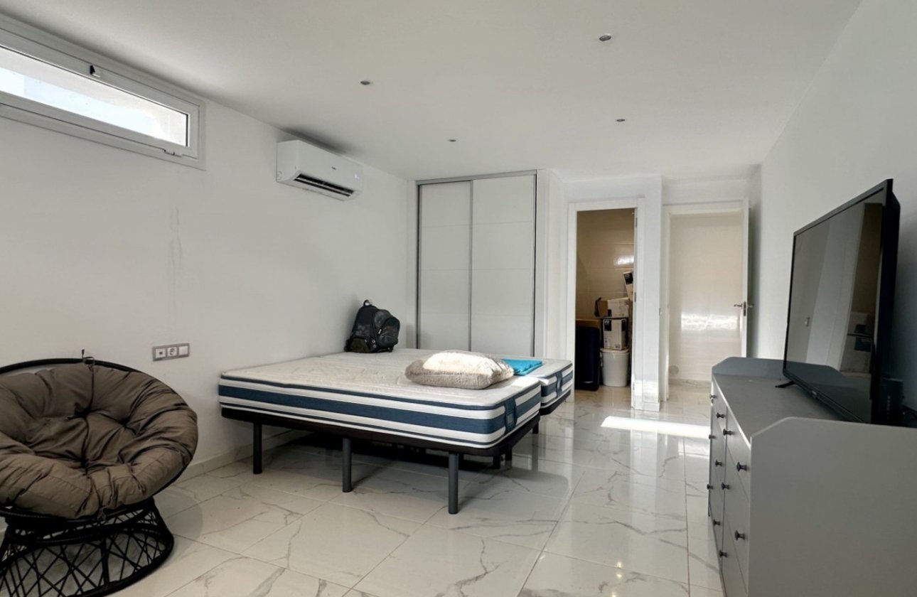 Resale - Villa -
Rojales - Inland