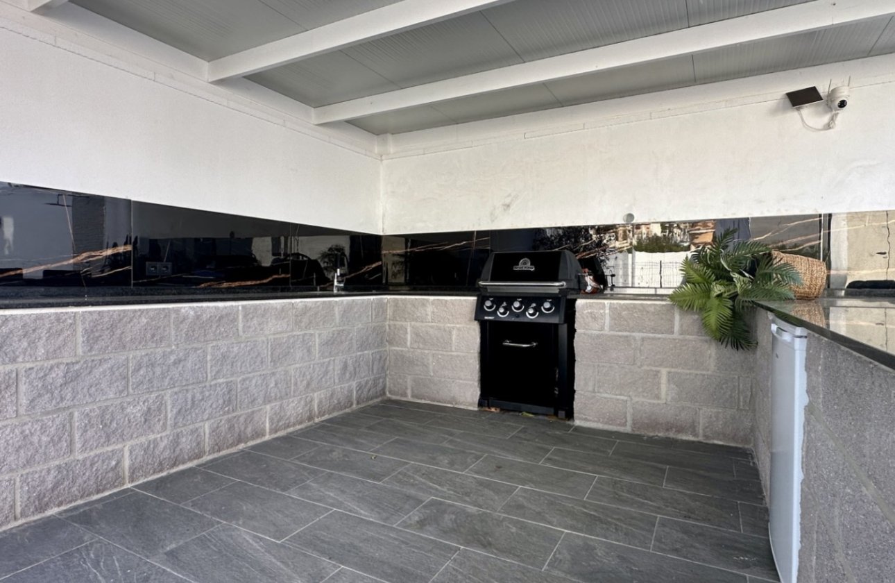 Resale - Villa -
Rojales - Inland