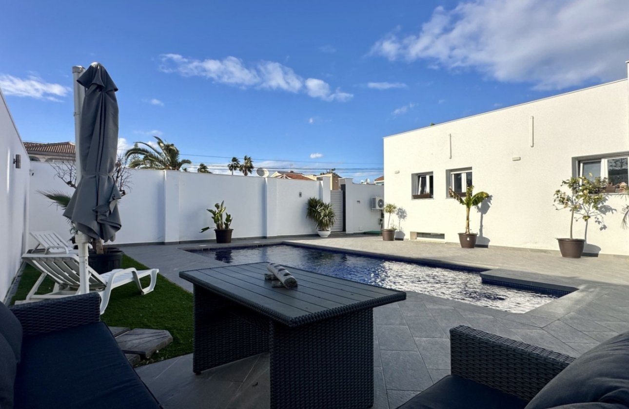 Resale - Villa -
Rojales - Inland