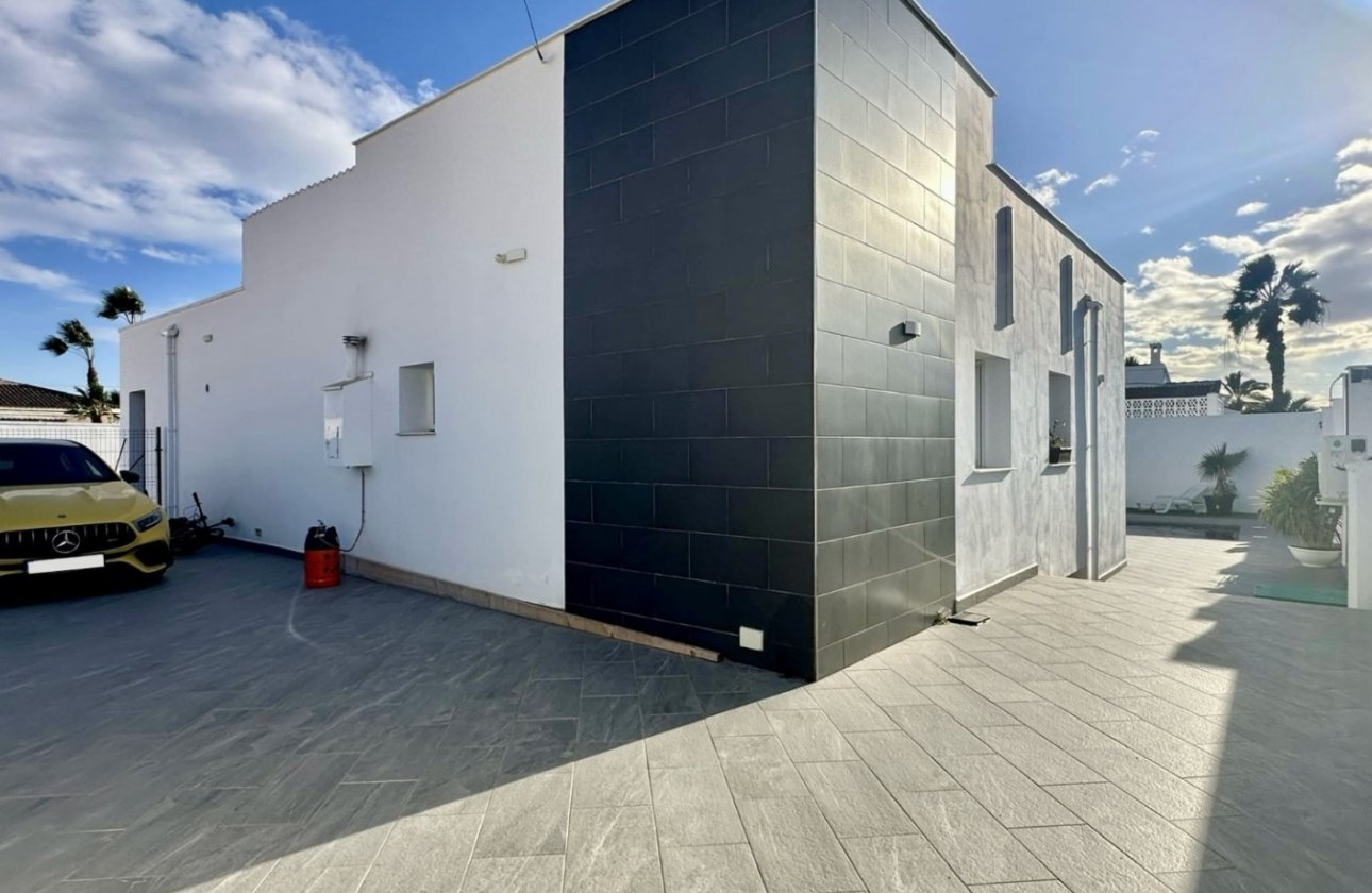 Resale - Villa -
Rojales - Inland