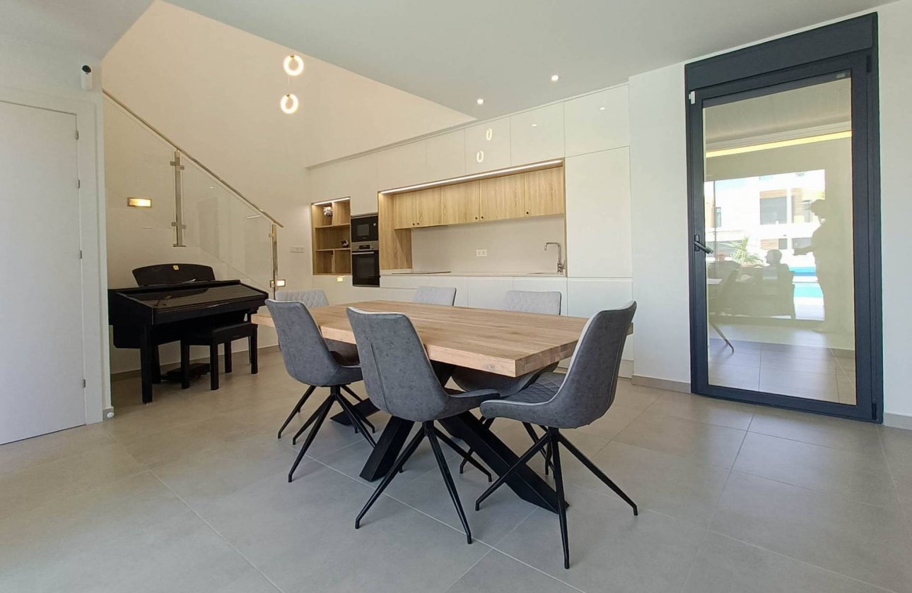 Resale - Villa -
Rojales - Inland