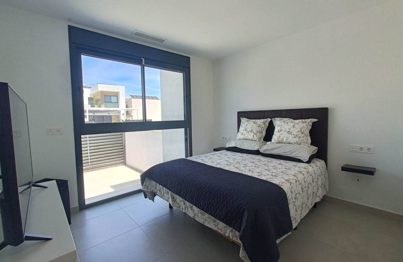 Resale - Villa -
Rojales - Inland
