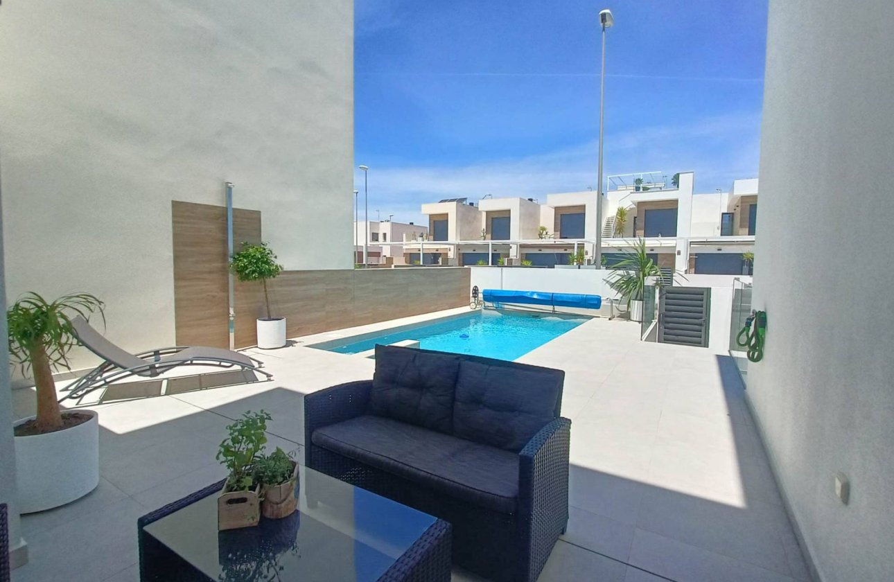 Resale - Villa -
Rojales - Inland
