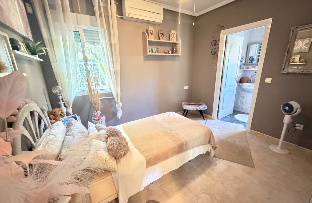 Resale - Villa -
Rojales - Inland