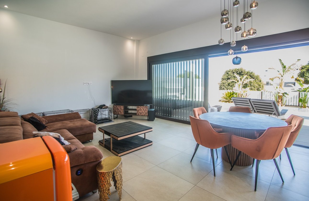 Resale - Villa -
Rojales - Inland