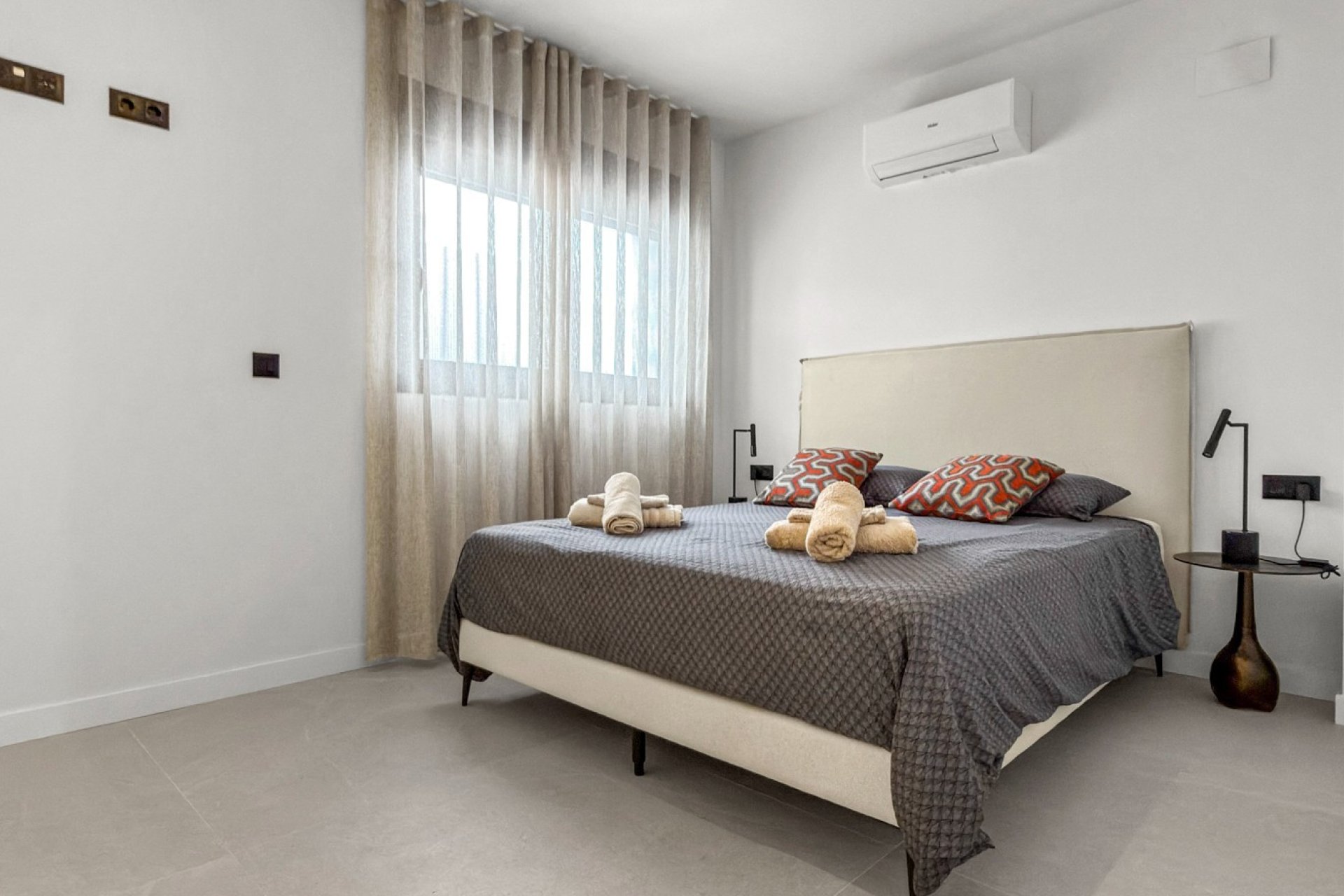 Resale - Villa -
Rojales - Inland