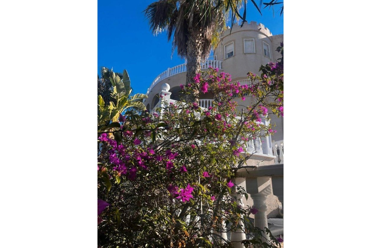 Resale - Villa -
Rojales - La Marquesa