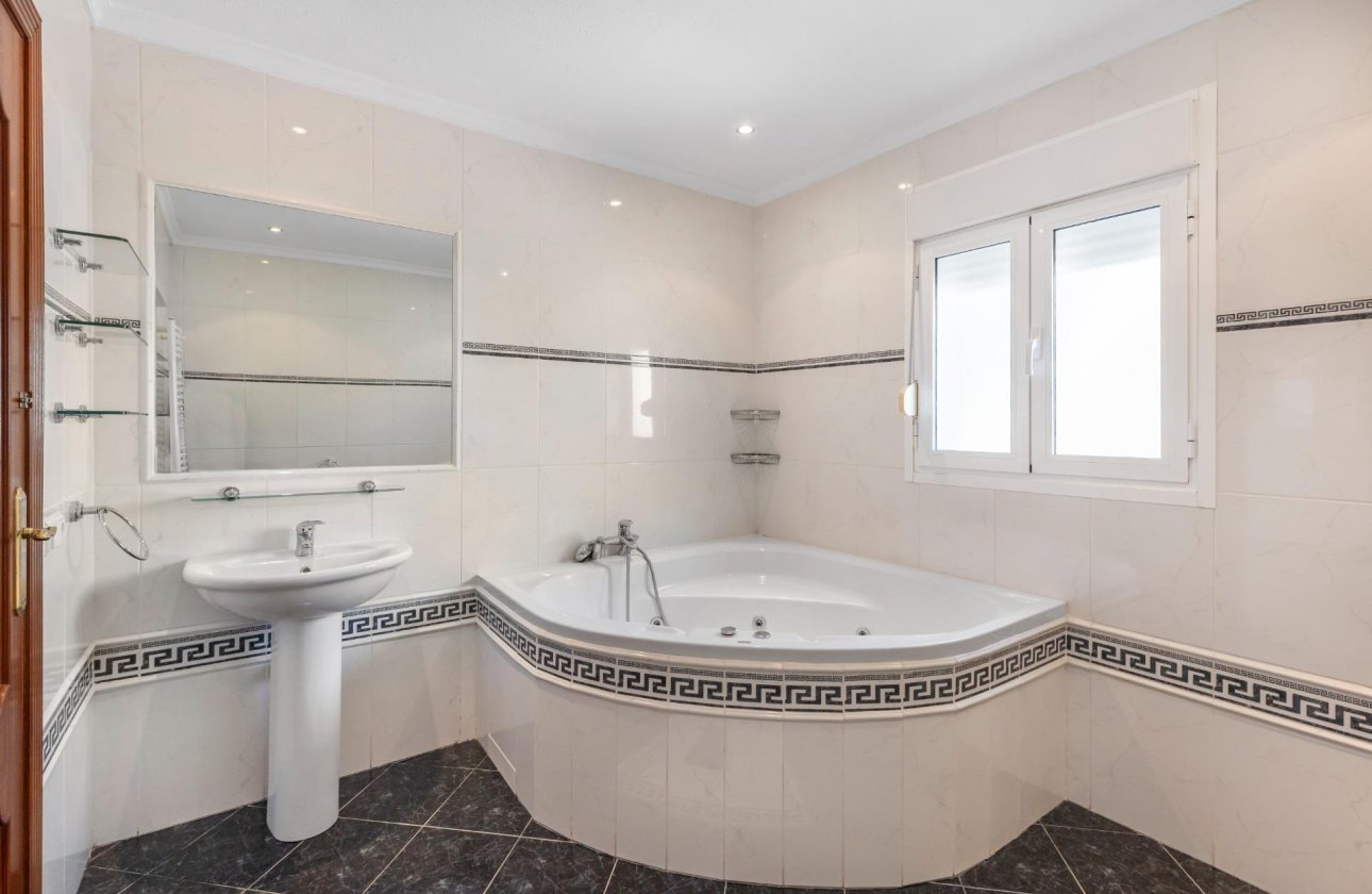 Resale - Villa -
Rojales - Pueblo Bravo