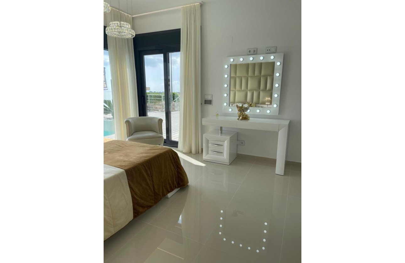 Resale - Villa -
San Miguel de Salinas - Altos De San Miguel