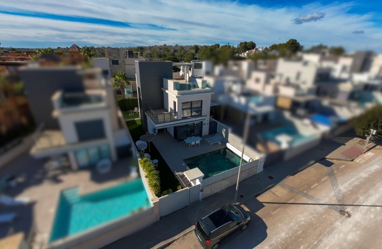 Resale - Villa -
San Miguel de Salinas - Bellavista