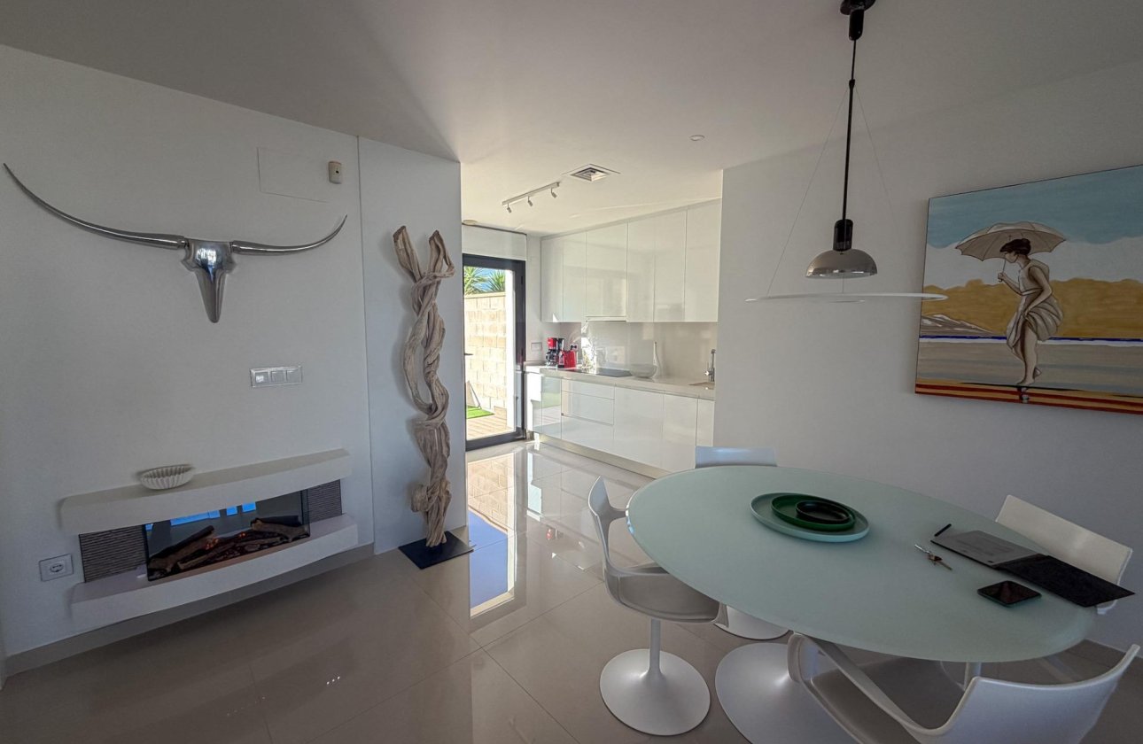 Resale - Villa -
San Miguel de Salinas - Bellavista