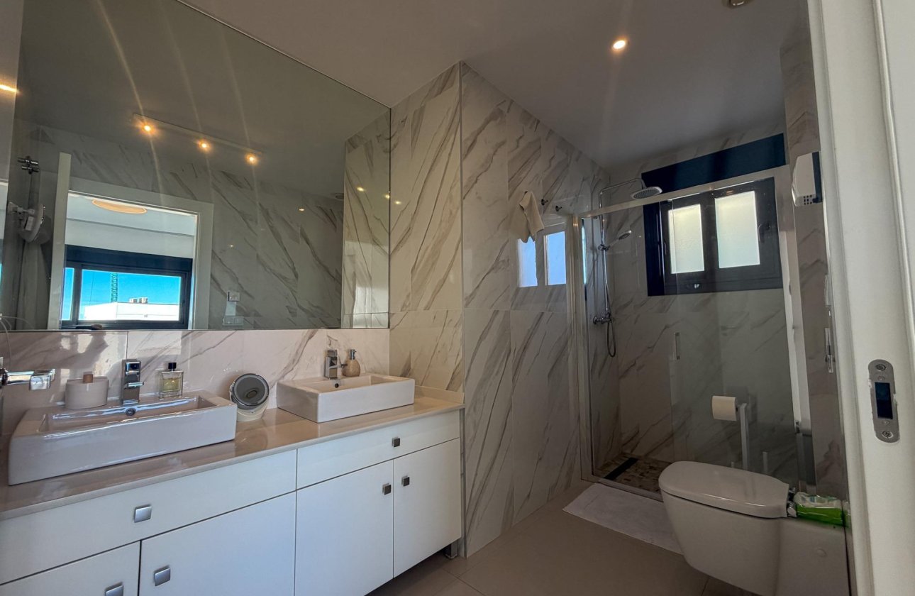 Resale - Villa -
San Miguel de Salinas - Bellavista