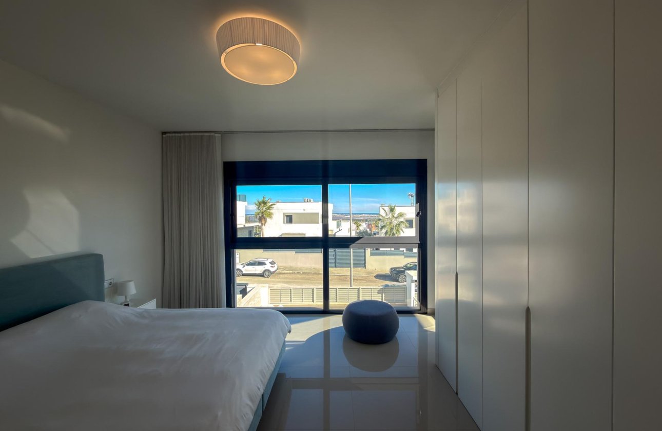 Resale - Villa -
San Miguel de Salinas - Bellavista