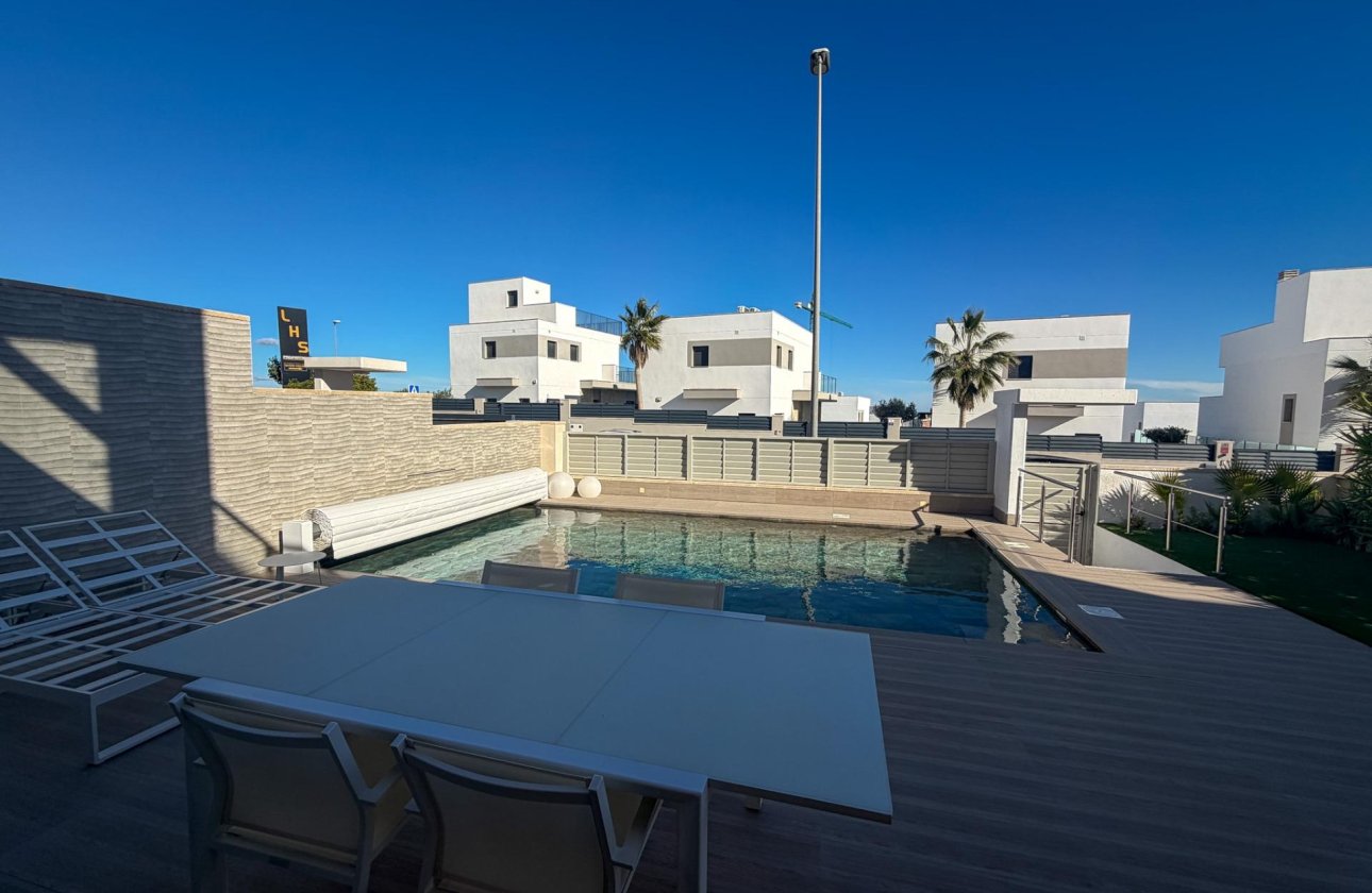 Resale - Villa -
San Miguel de Salinas - Bellavista