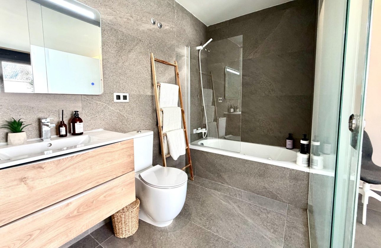 Resale - Villa -
San Miguel de Salinas - Bellavista