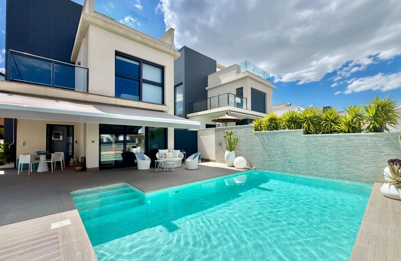 Resale - Villa -
San Miguel de Salinas - Bellavista