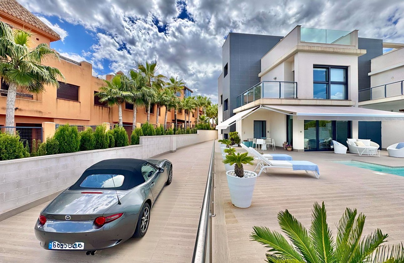 Resale - Villa -
San Miguel de Salinas - Bellavista