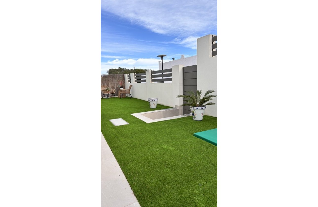 Resale - Villa -
San Miguel de Salinas - Costa Blanca