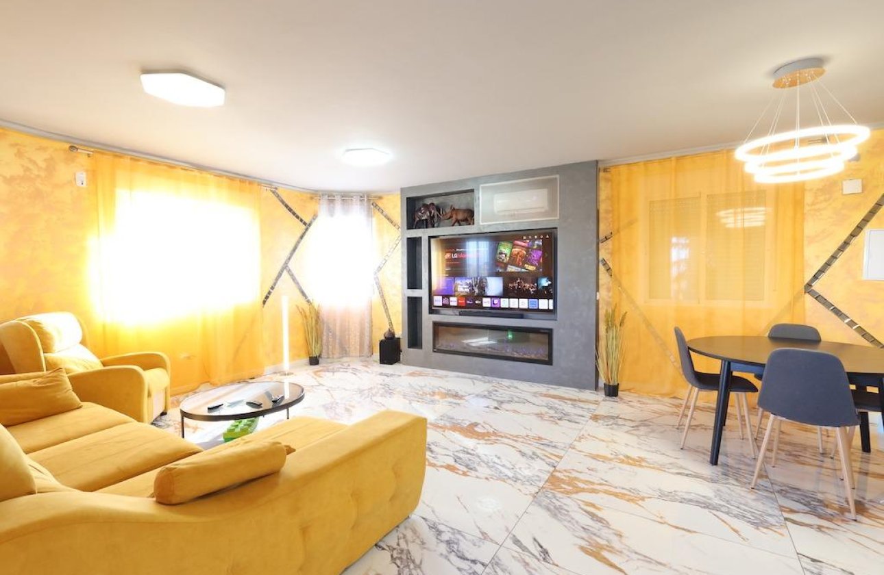 Resale - Villa -
San Miguel de Salinas - Inland