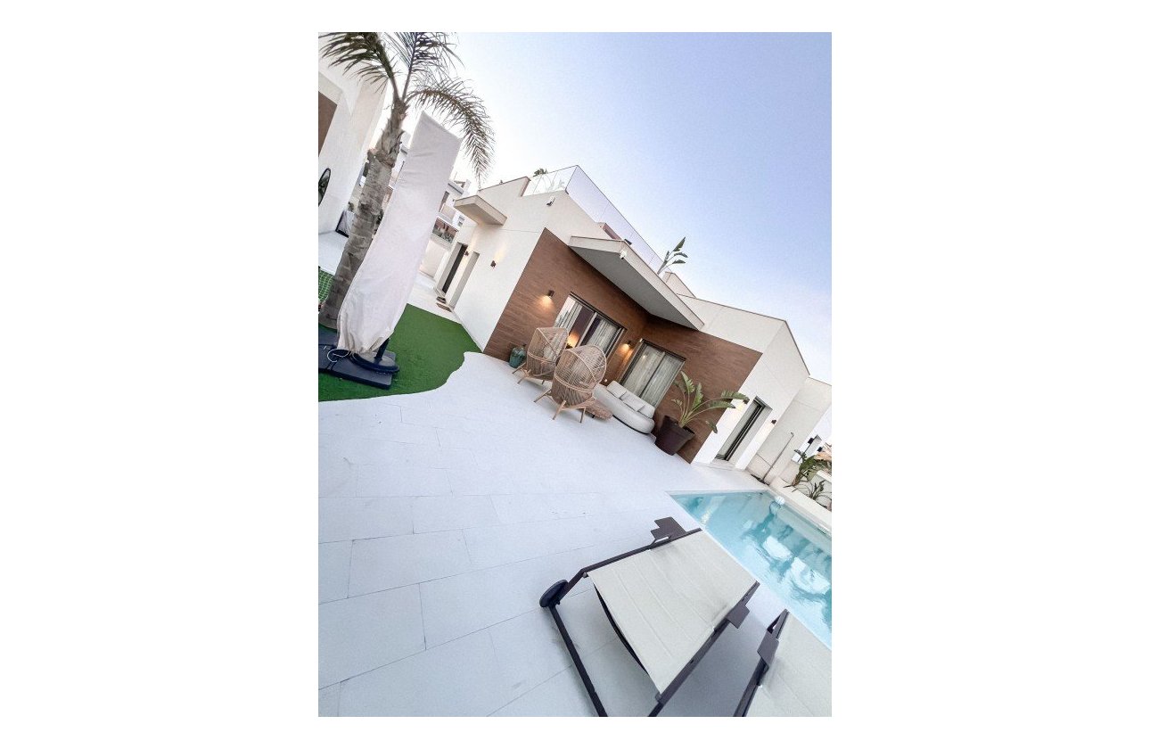 Resale - Villa -
San Miguel de Salinas - Inland