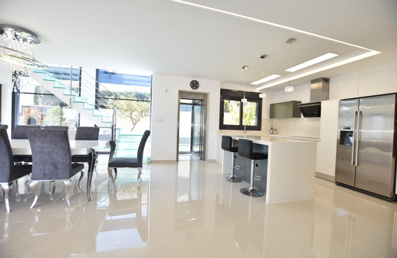 Resale - Villa -
San Miguel de Salinas - Inland