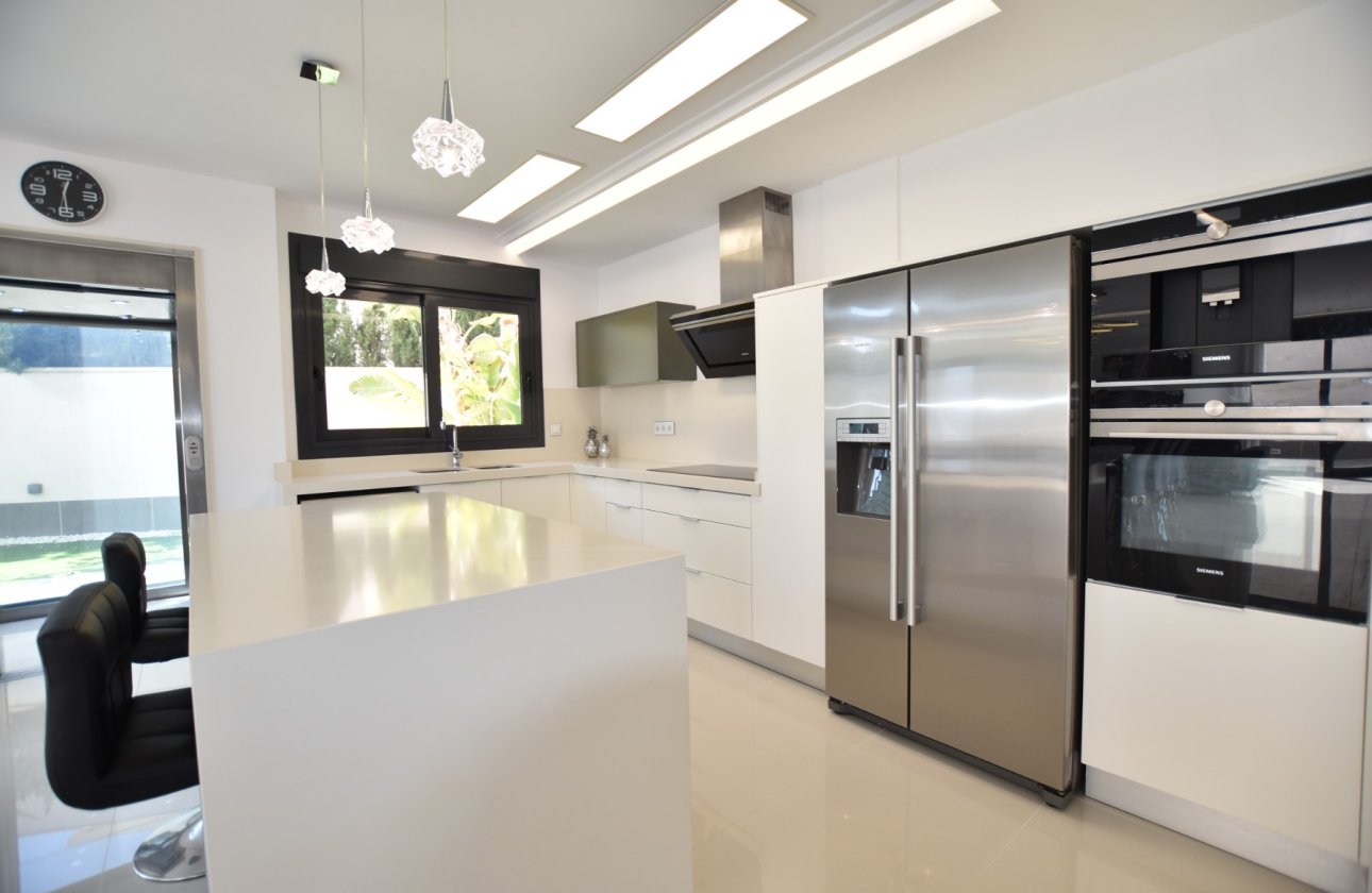 Resale - Villa -
San Miguel de Salinas - Inland