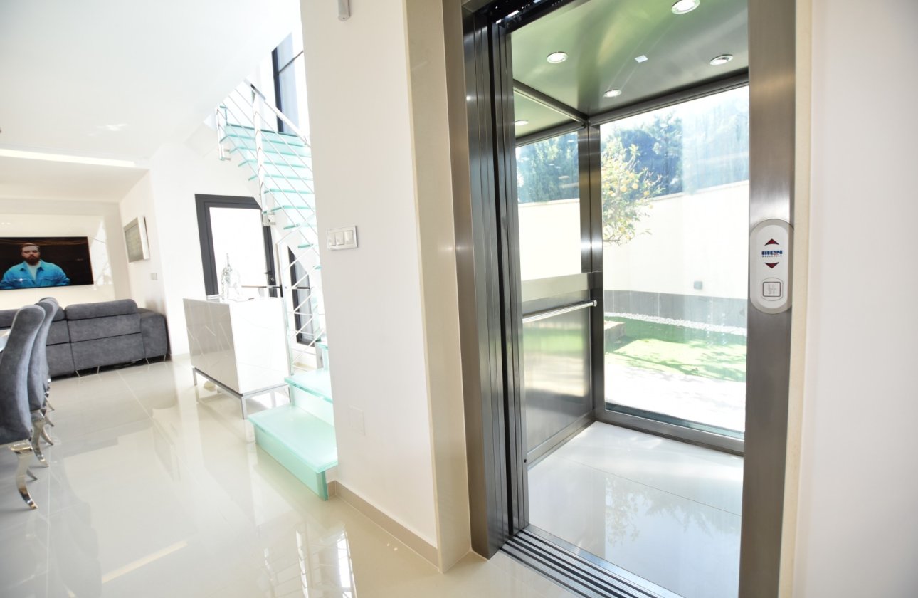 Resale - Villa -
San Miguel de Salinas - Inland