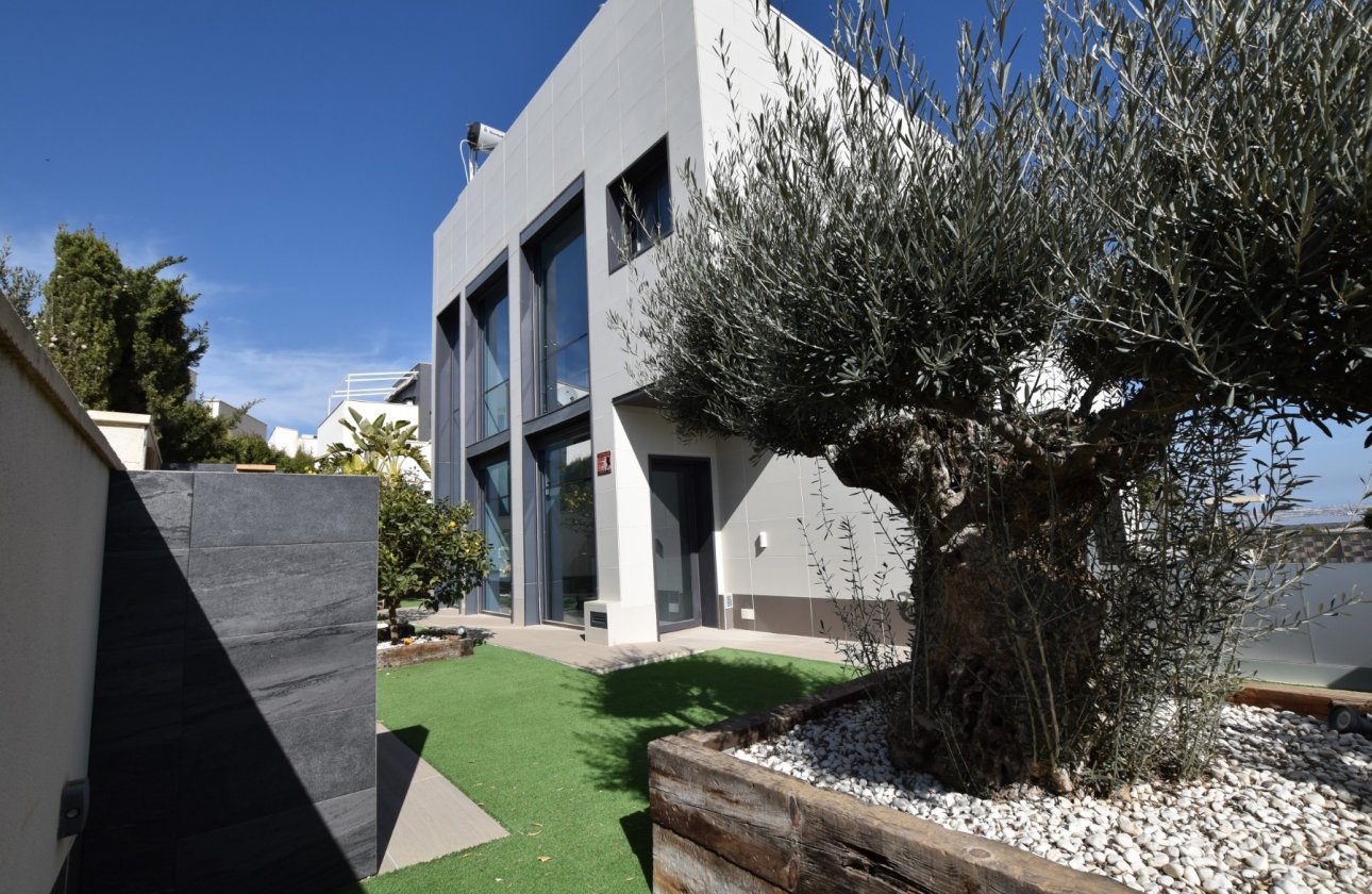 Resale - Villa -
San Miguel de Salinas - Inland