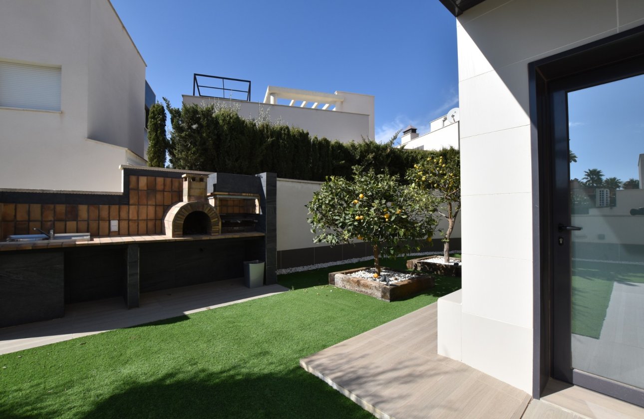 Resale - Villa -
San Miguel de Salinas - Inland