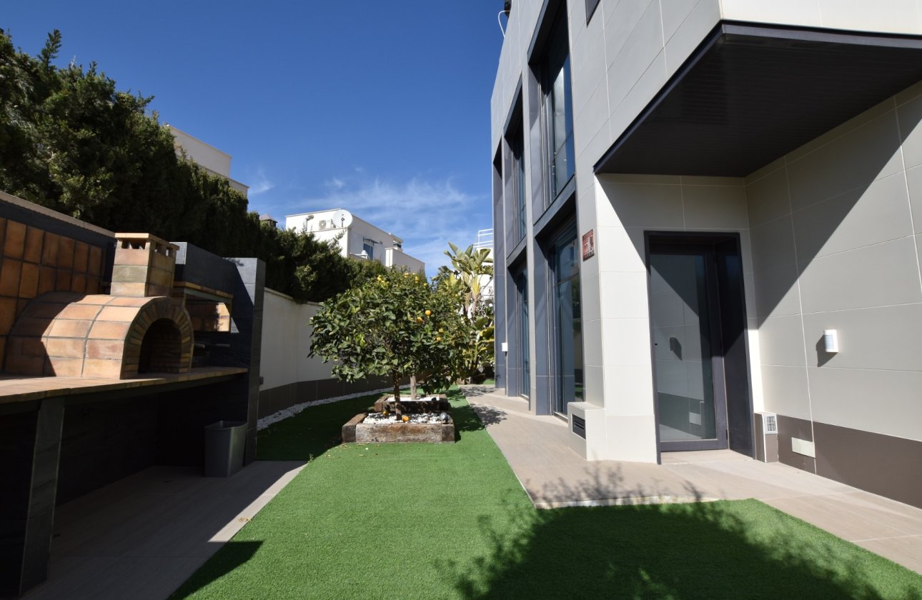 Resale - Villa -
San Miguel de Salinas - Inland