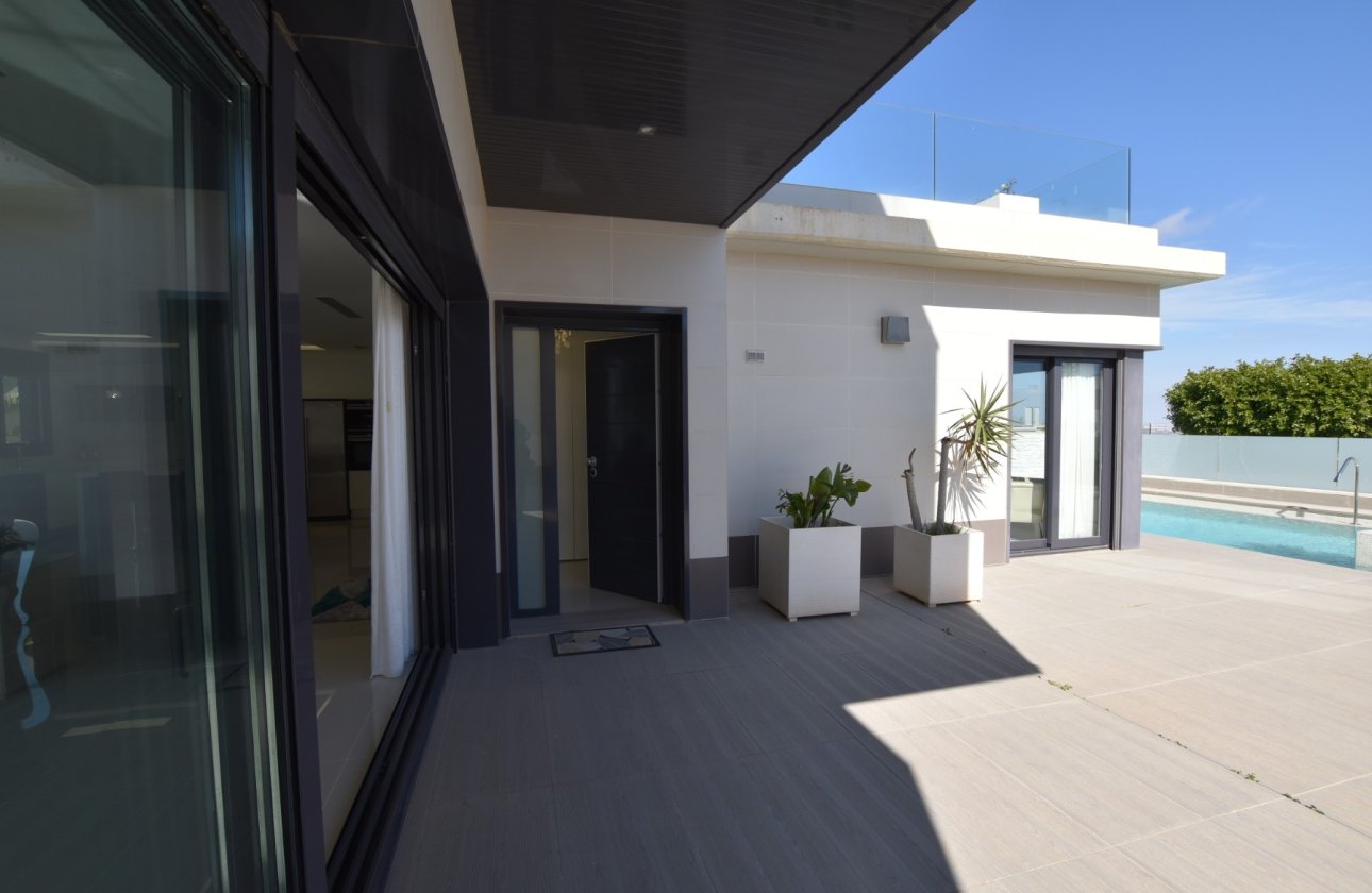 Resale - Villa -
San Miguel de Salinas - Inland