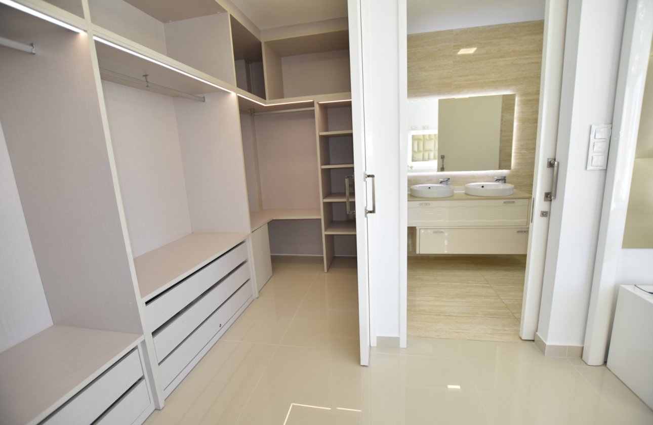 Resale - Villa -
San Miguel de Salinas - Inland