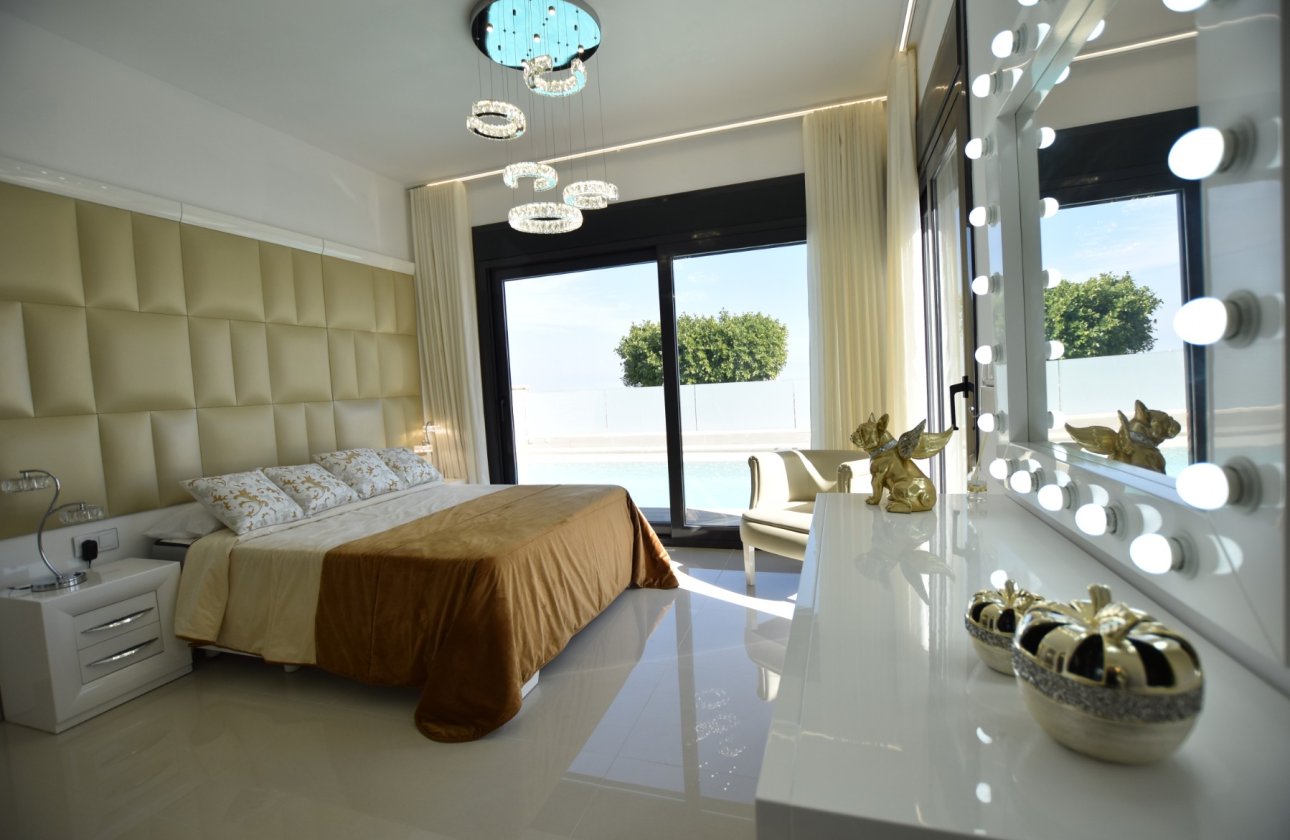 Resale - Villa -
San Miguel de Salinas - Inland