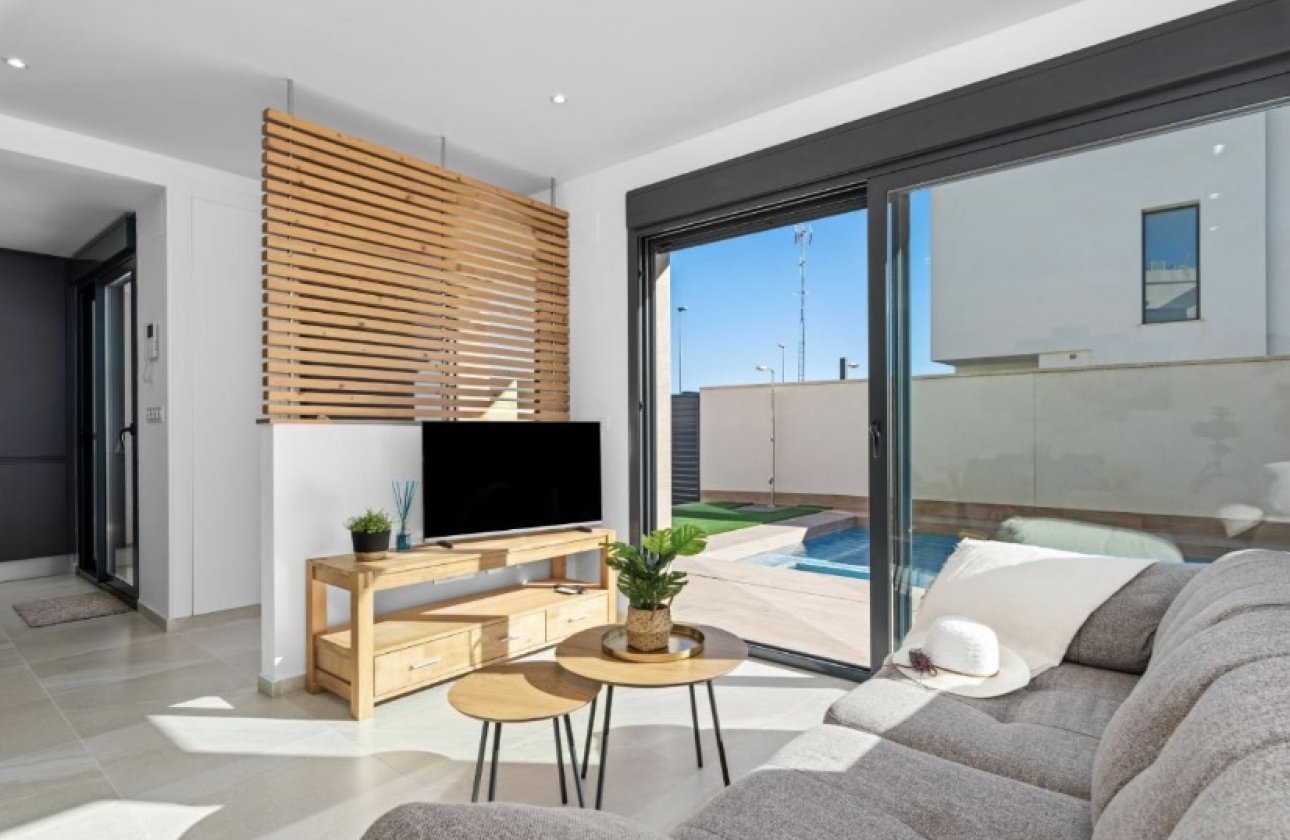 Resale - Villa -
San Miguel de Salinas - Inland