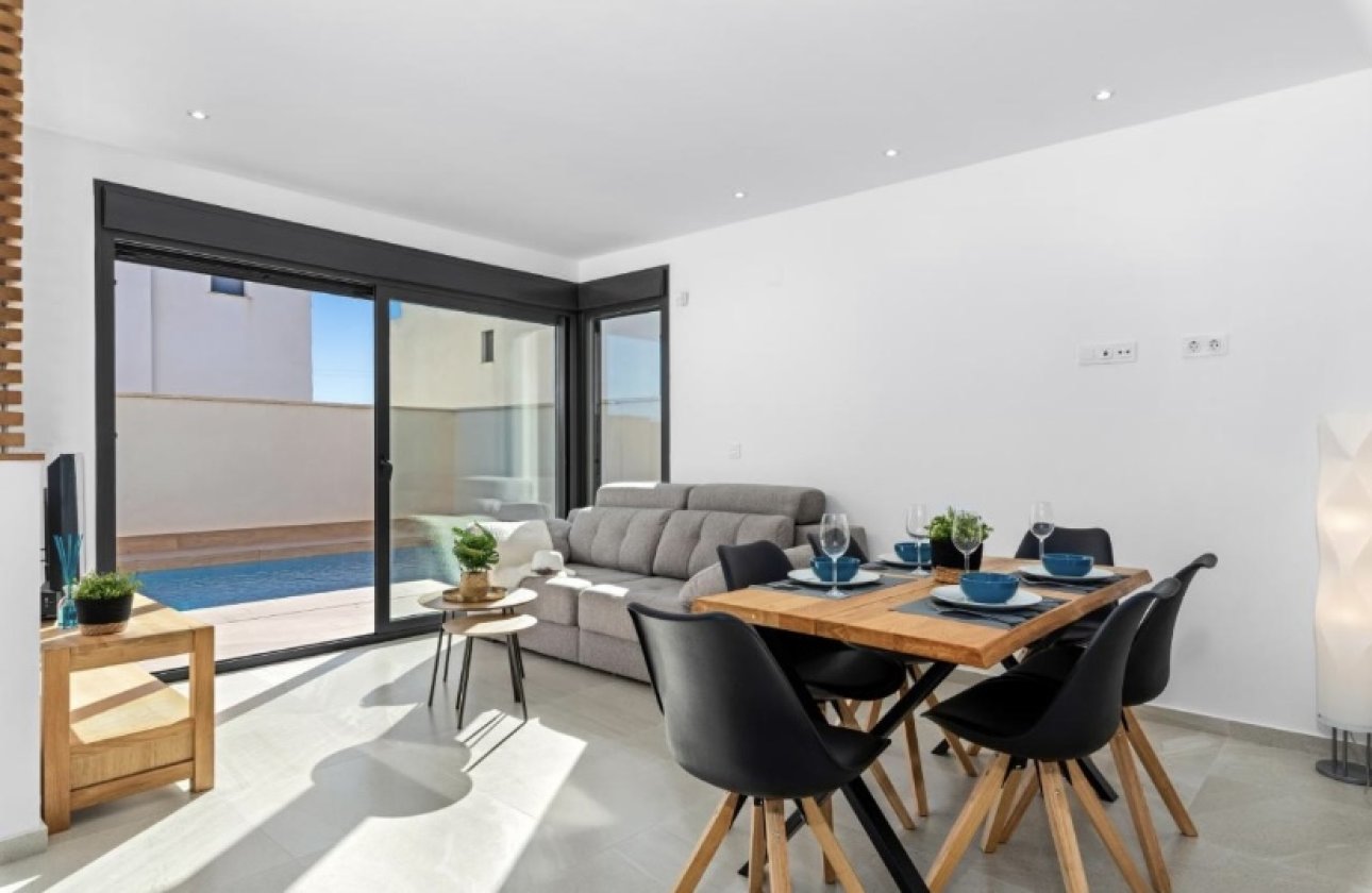 Resale - Villa -
San Miguel de Salinas - Inland